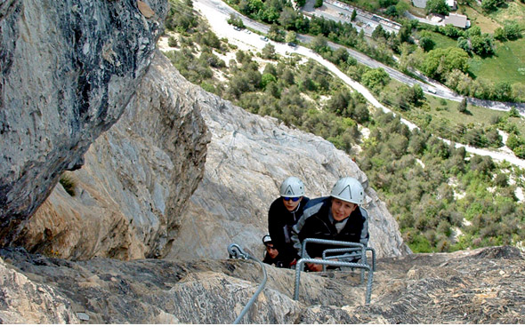 super activité en via-ferrata aux Vigneaux avec Talweg