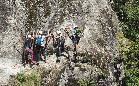 Via-ferrata en famille dans les hautes-alpes avec Talweg